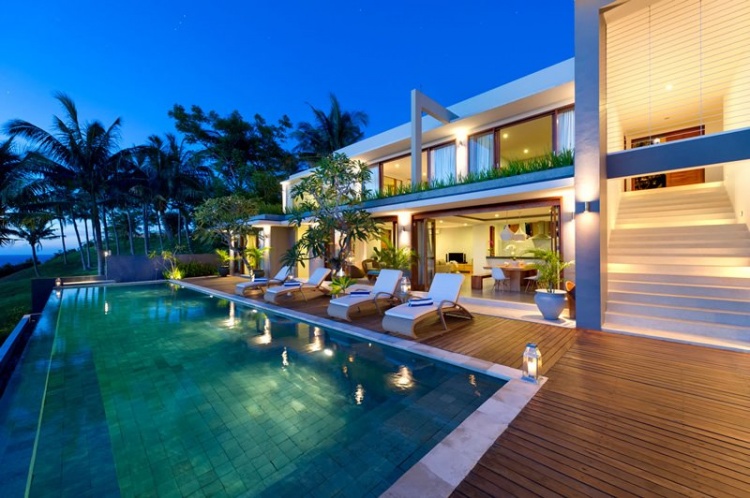 Malibu Villa Photo
