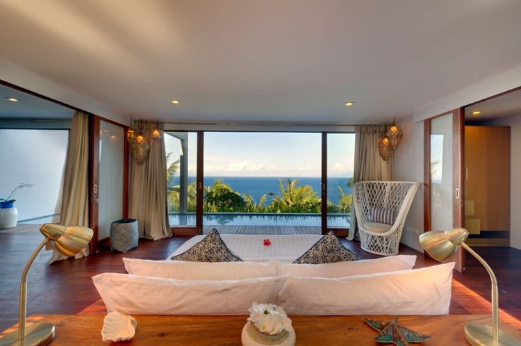 Malibu Villa Photo