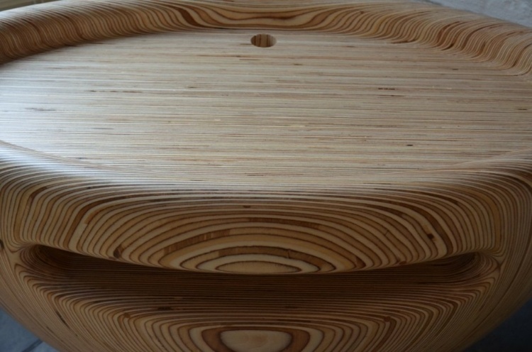 TV stand by Léon van Zanten