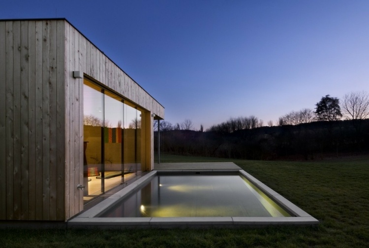 Modern Weekend House in Buš