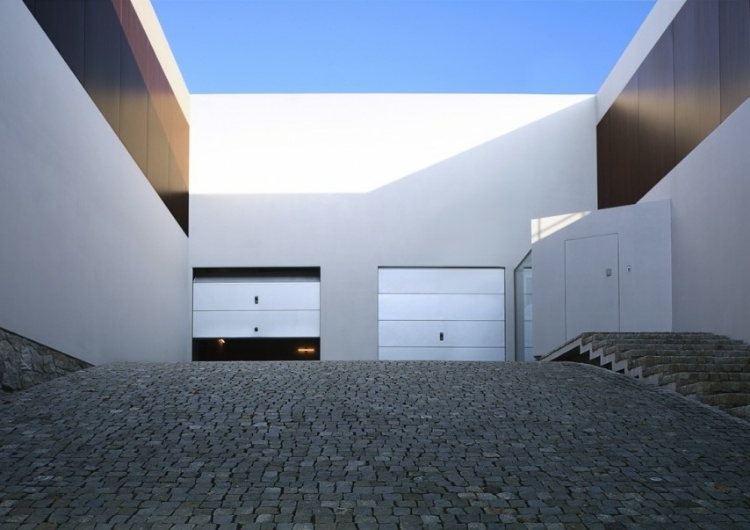 aatrial house design