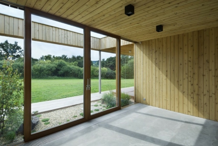 Modern Weekend House in Buš