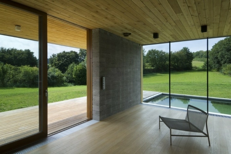 Modern Weekend House in Buš
