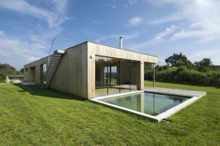 Modern Weekend House in Buš