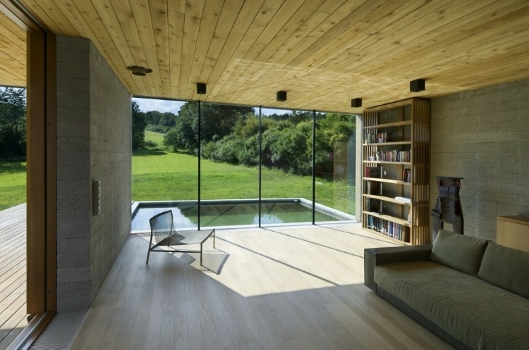 Modern Weekend House in Buš