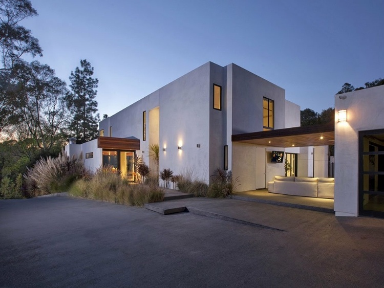 1060 Woodland Drive house