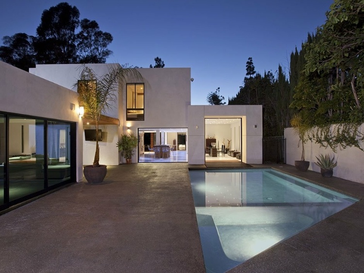 1060 Woodland Drive house