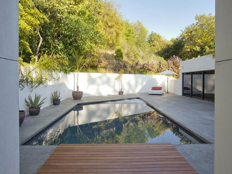 1060 Woodland Drive house