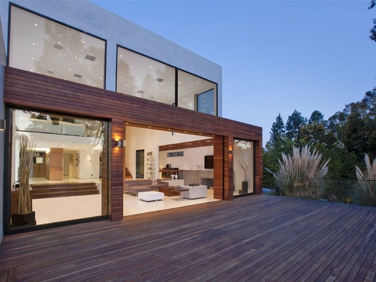 1060 Woodland Drive house