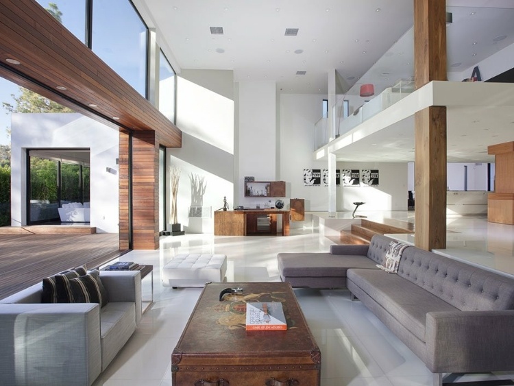 1060 Woodland Drive house