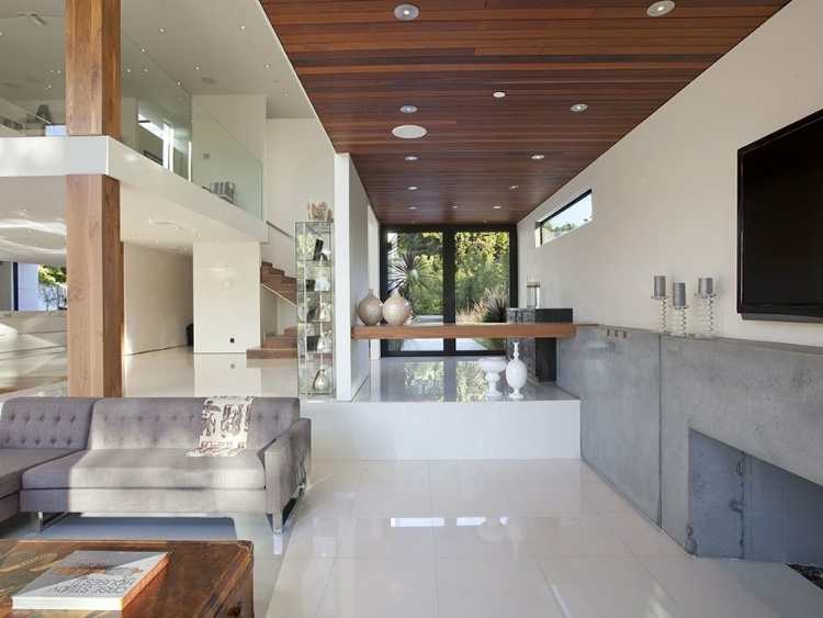 1060 Woodland Drive house
