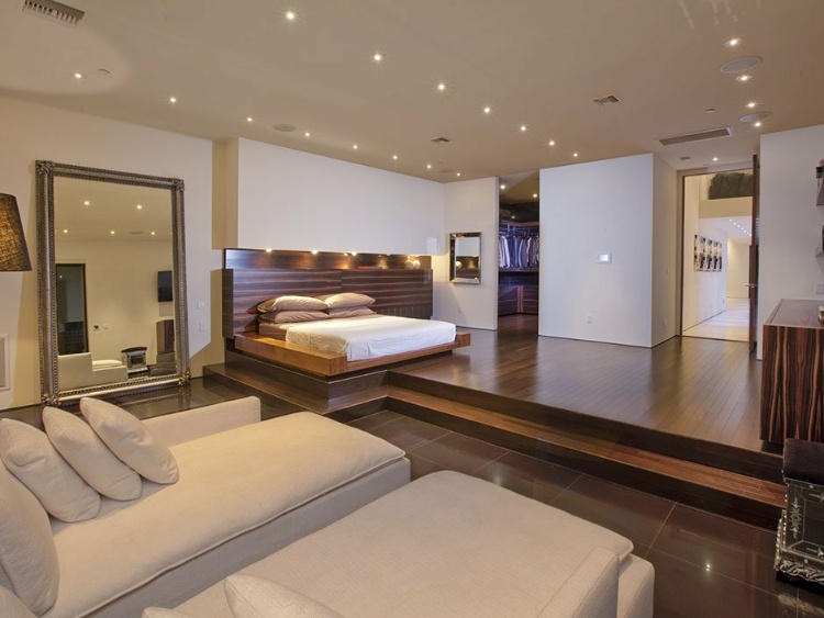 1060 Woodland Drive house