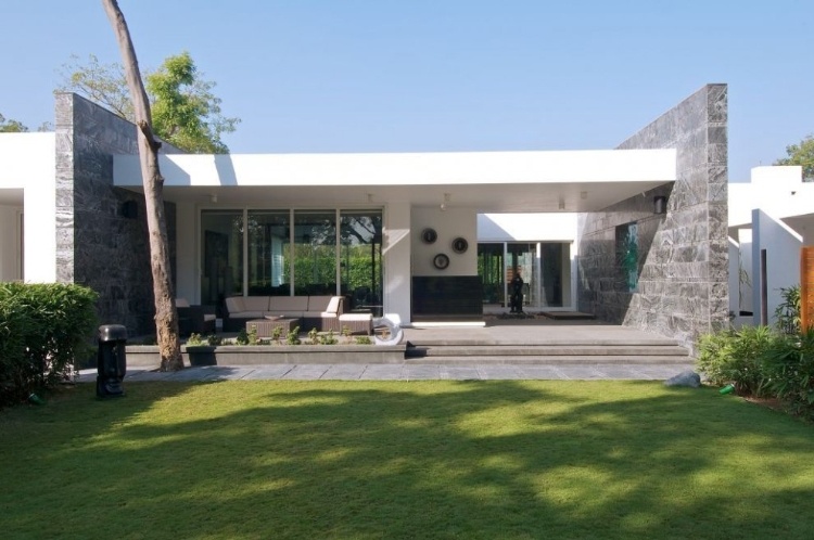 N P House