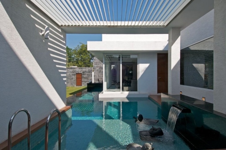 N P House