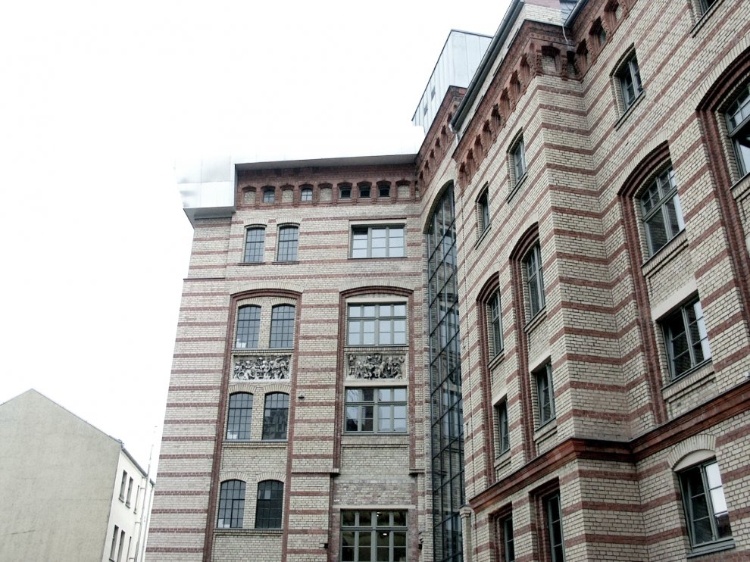 Argonauten G2 by ern+ heinzl Architekten