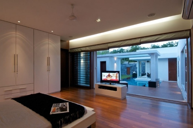 N P House