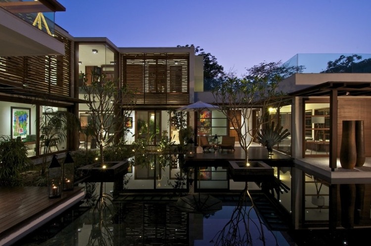 Courtyard House by Hiren Patel Architects Courtyard House by Hiren Patel Architects - 1