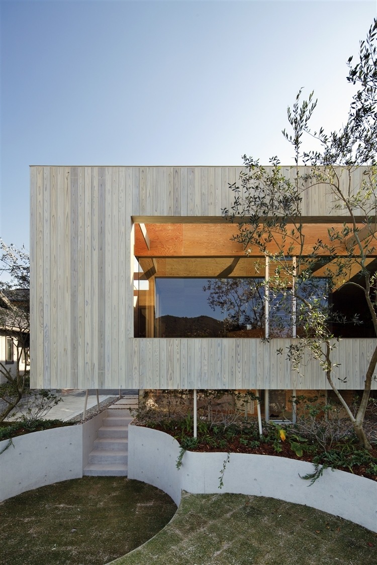 The Pit House by UID Architects & Associates
