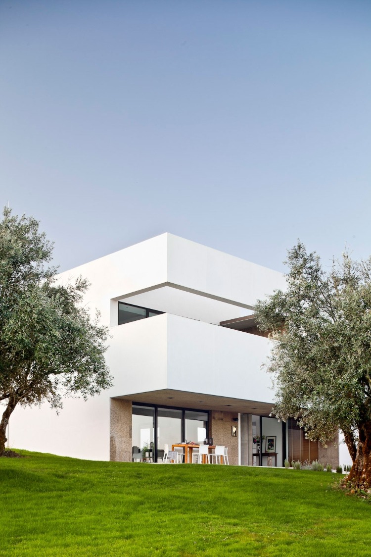 Villa Extramuros by Vora Arquitectura