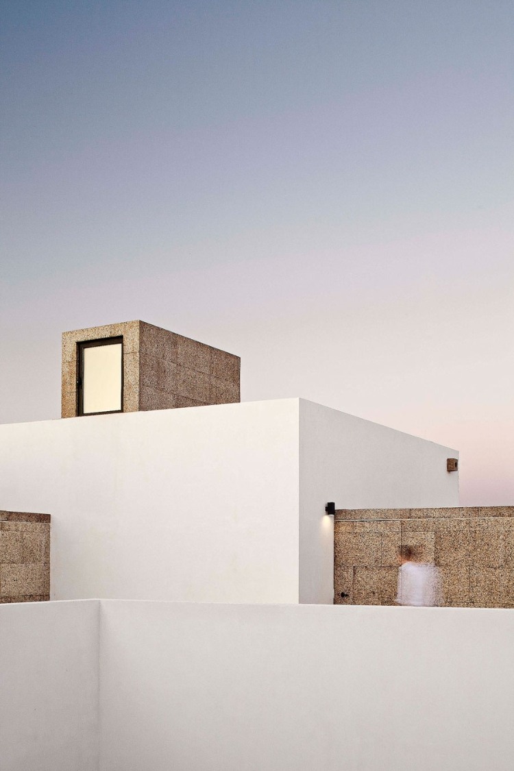 Villa Extramuros by Vora Arquitectura