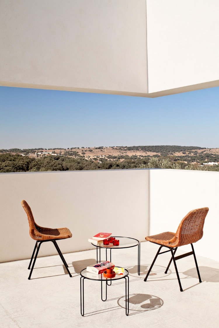 Villa Extramuros by Vora Arquitectura