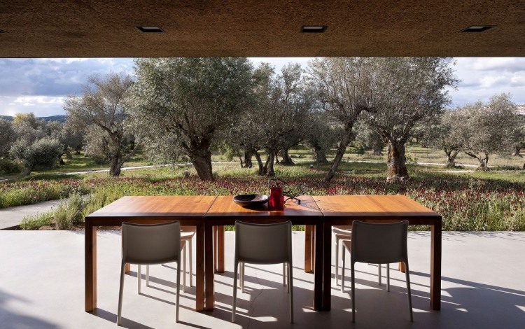 Villa Extramuros by Vora Arquitectura