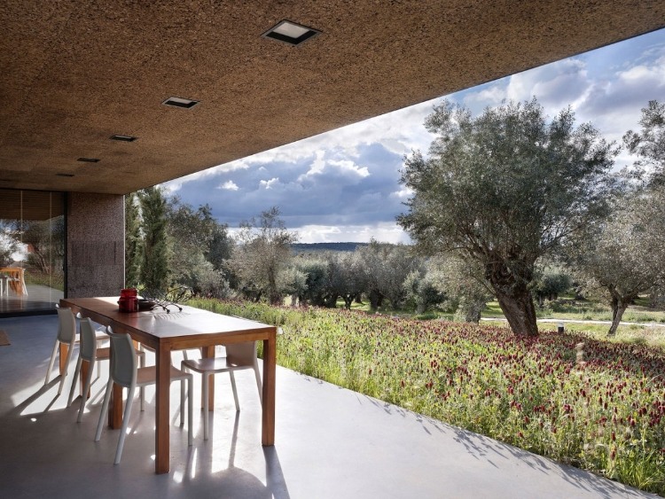 Villa Extramuros by Vora Arquitectura