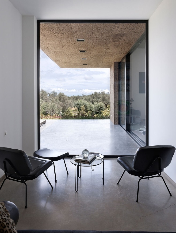 Villa Extramuros by Vora Arquitectura