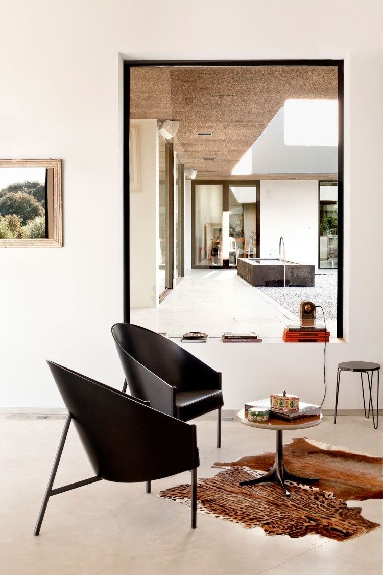 Villa Extramuros by Vora Arquitectura