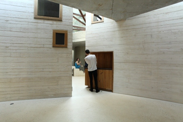 Maison L