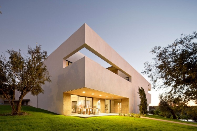 Villa Extramuros by Vora Arquitectura