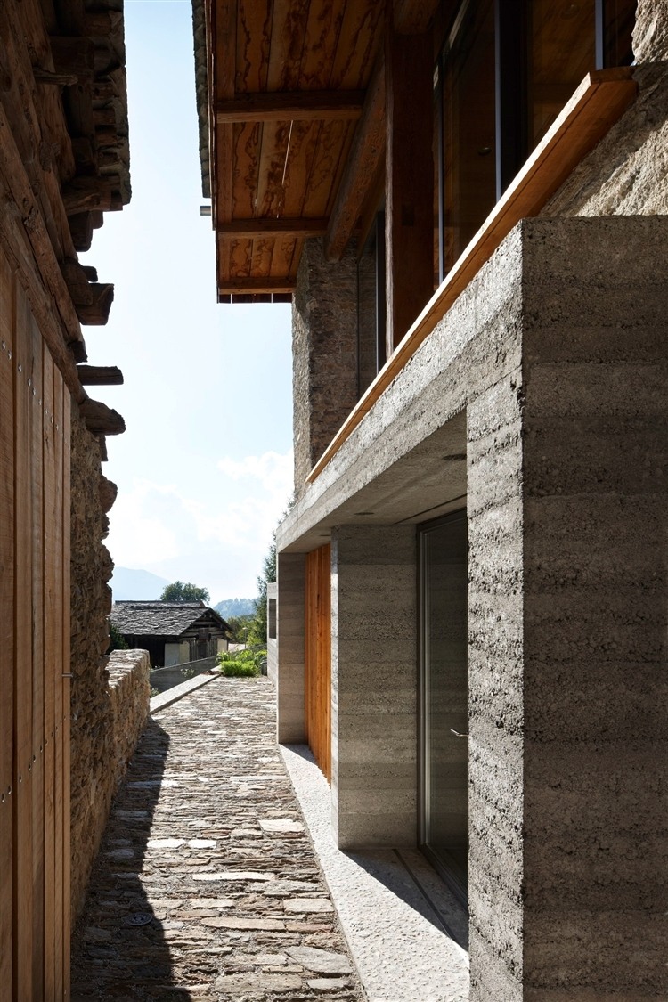 Barn redesign by Ruinelli Associati Architetti