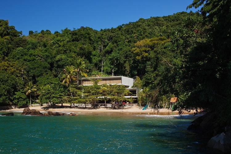 Paraty House by Studio MK27