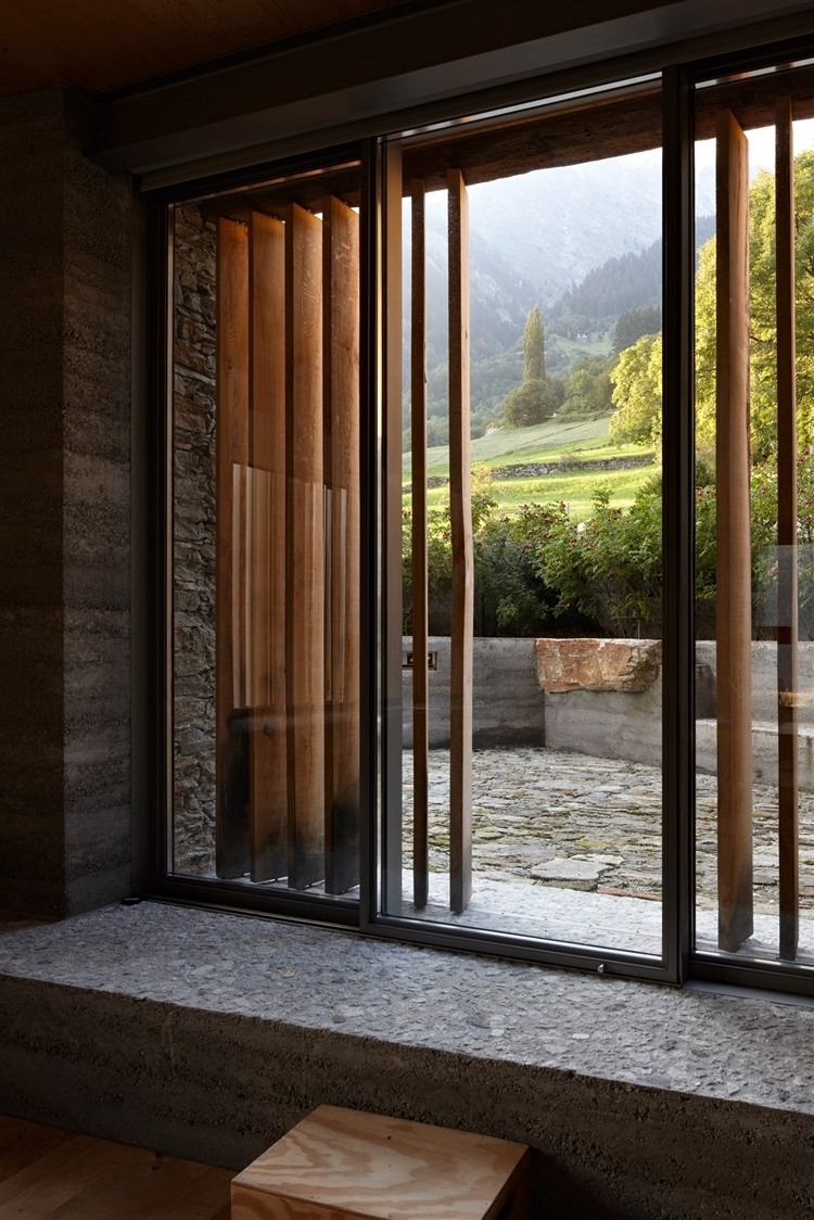 Barn redesign by Ruinelli Associati Architetti