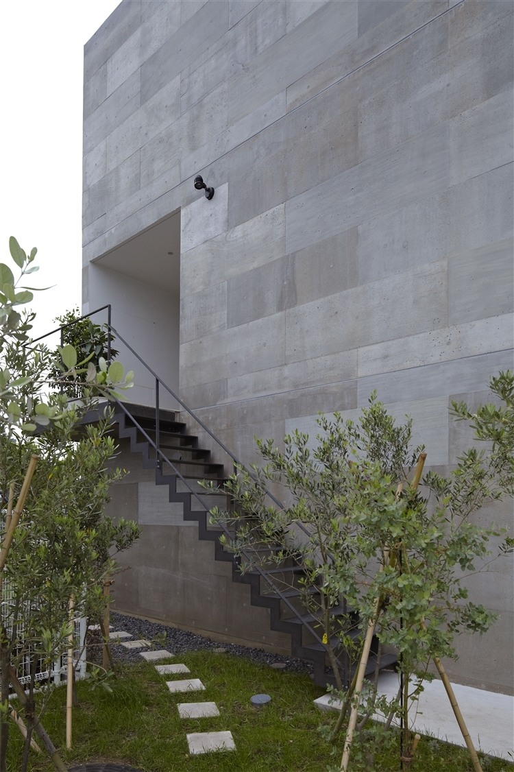 PLANTER SINGLE FAMILY HOUSE