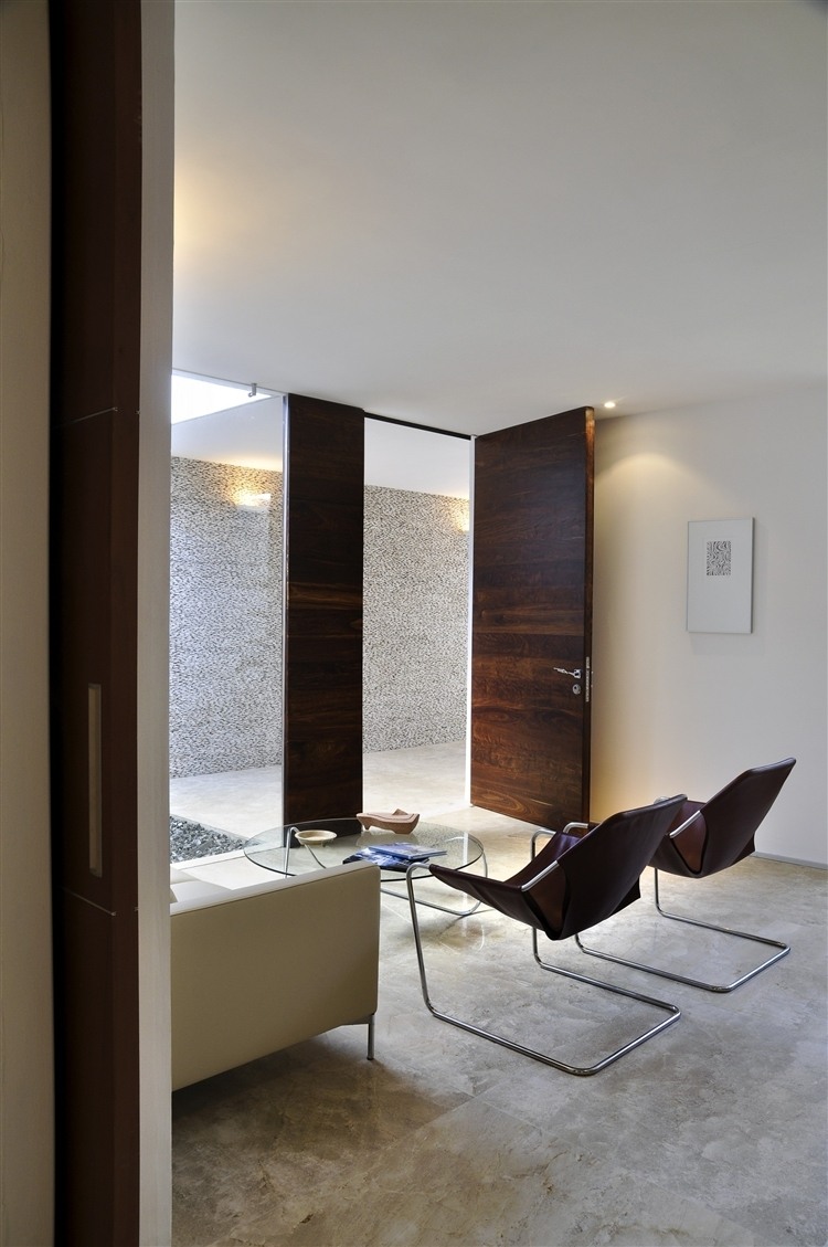 Rajuela House