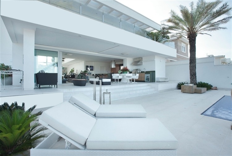 NJ Residence by Pupogaspar Arquitetura