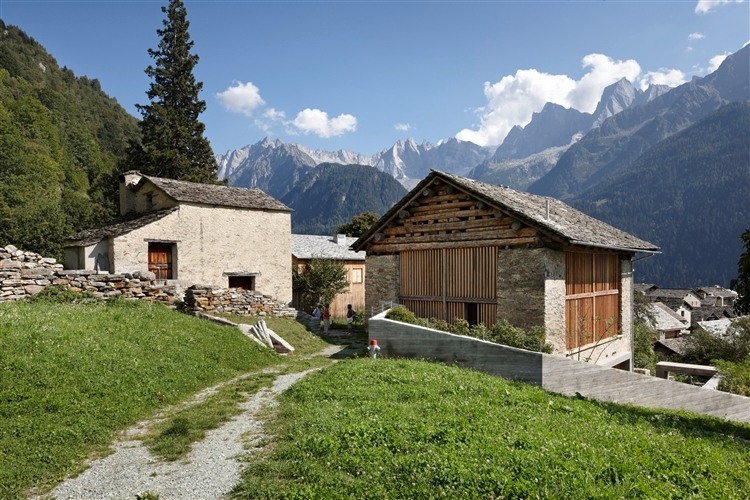 Barn redesign by Ruinelli Associati Architetti