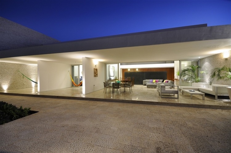 Rajuela House
