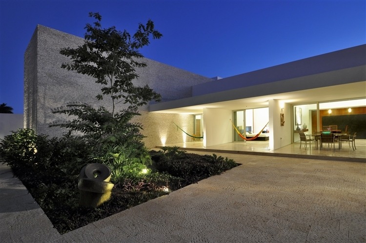 Rajuela House