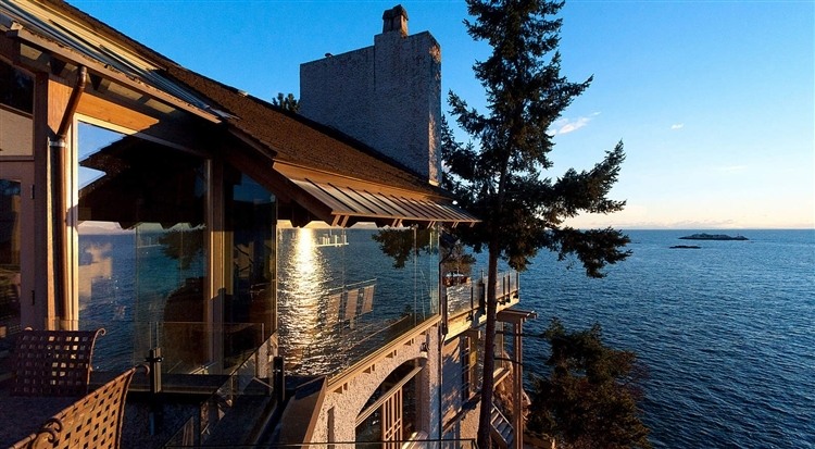 House on a Seaside Bluff