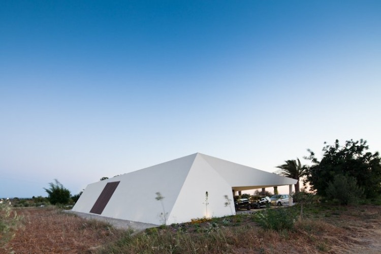 Tavira House by Vitor Vilhena