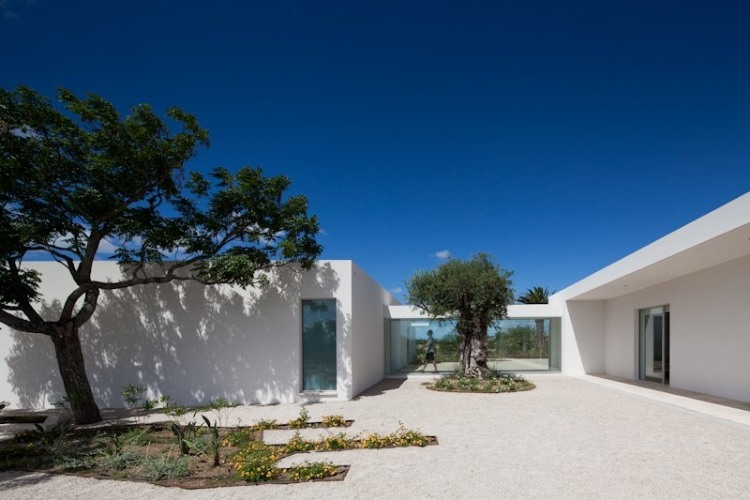 Tavira House by Vitor Vilhena