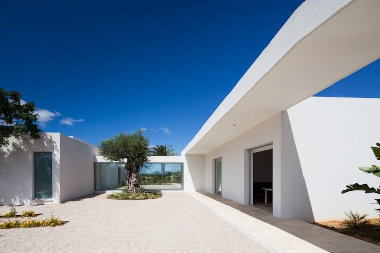 Tavira House by Vitor Vilhena