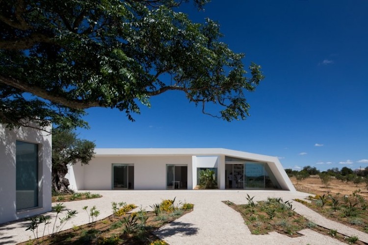 Tavira House by Vitor Vilhena