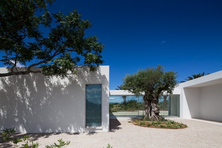Tavira House by Vitor Vilhena