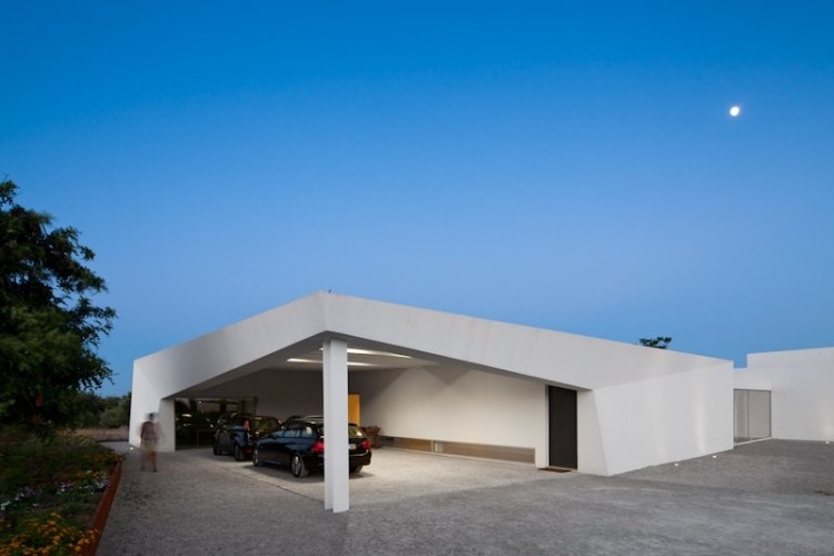 Tavira House by Vitor Vilhena