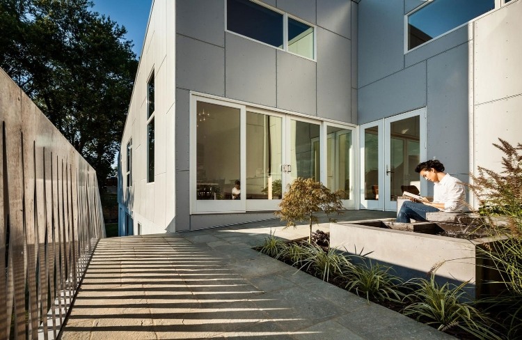 10 Degree House