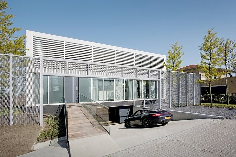 Steel Study House II by Archipelontwerpers