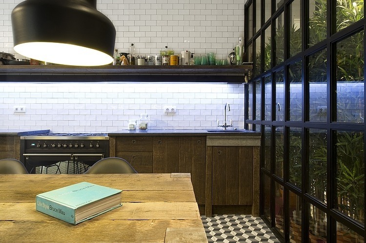 Living by the Market by Egue y Seta